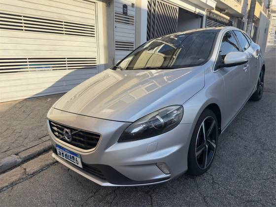 VOLVO V40 2.0 T5 R DESIGN TURBO GASOLINA 4P AUTOMÁTICO